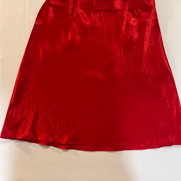 NWOT Aritzia Babaton Red Satin Miniskirt - Picture 3 of 5
